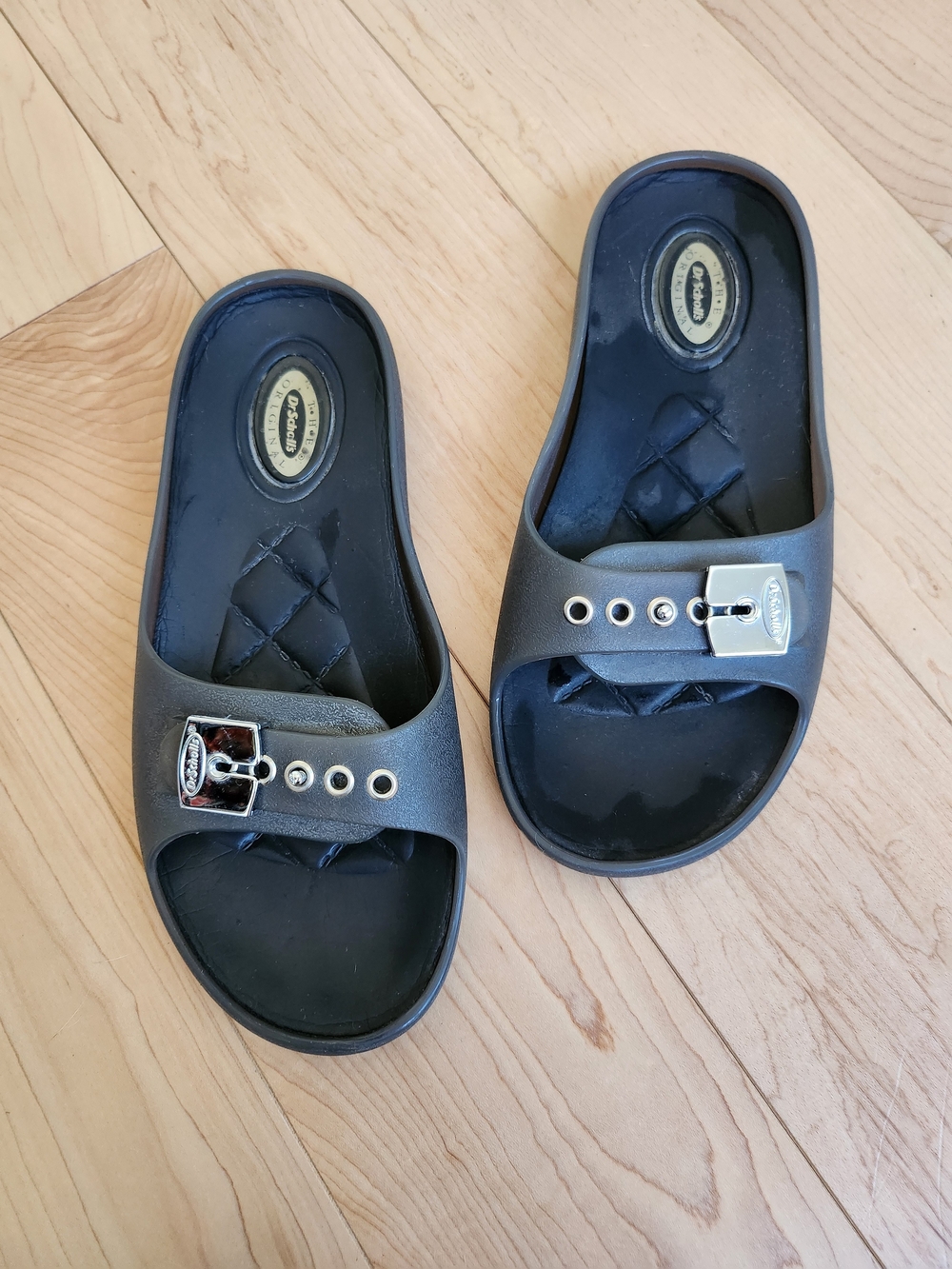 Dr.Scholls Signature Buckle Slides In Lightweight Rubber